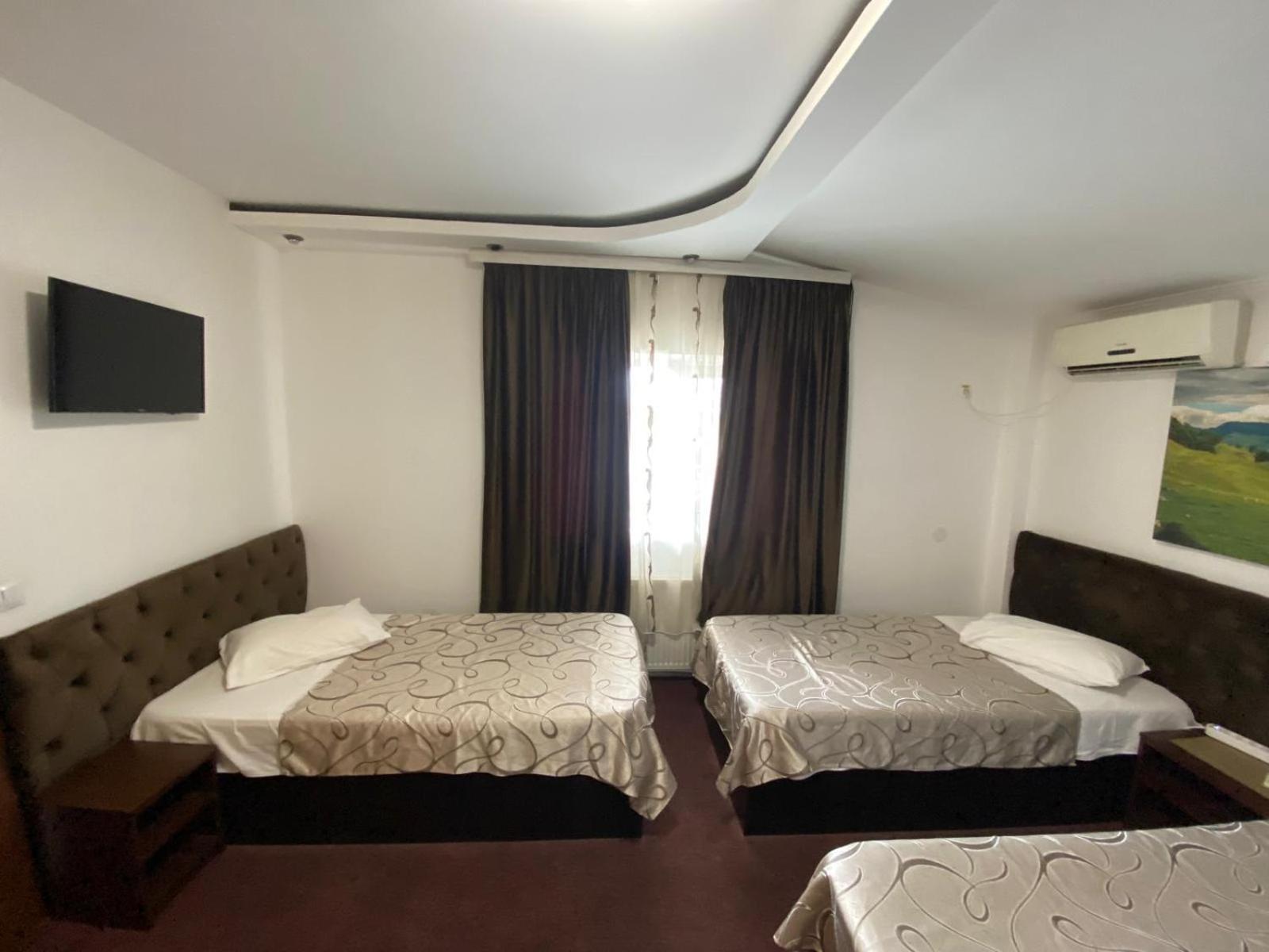 Pensiunea Toma Ploiesti Ngoại thất bức ảnh